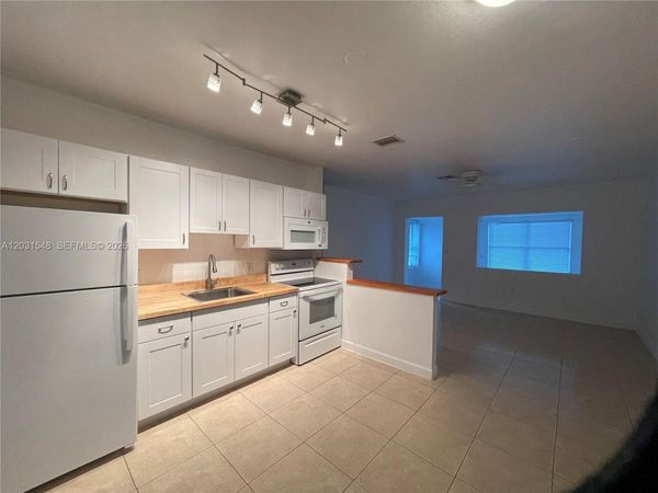 420 SW 25th Ave , Fort Lauderdale, FL 33312