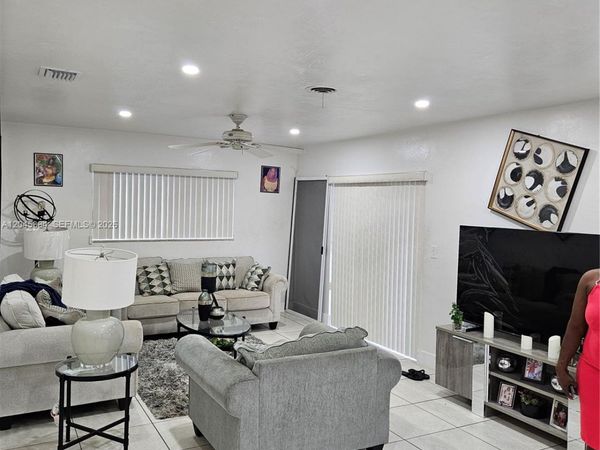 2900 NW 187th St , Miami Gardens, FL 33056