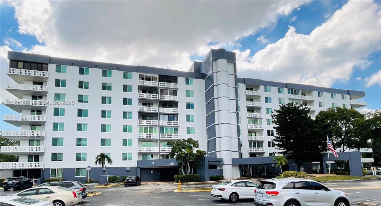 919 Hillcrest Dr , Unit 302, Hollywood, FL 33021 Photo