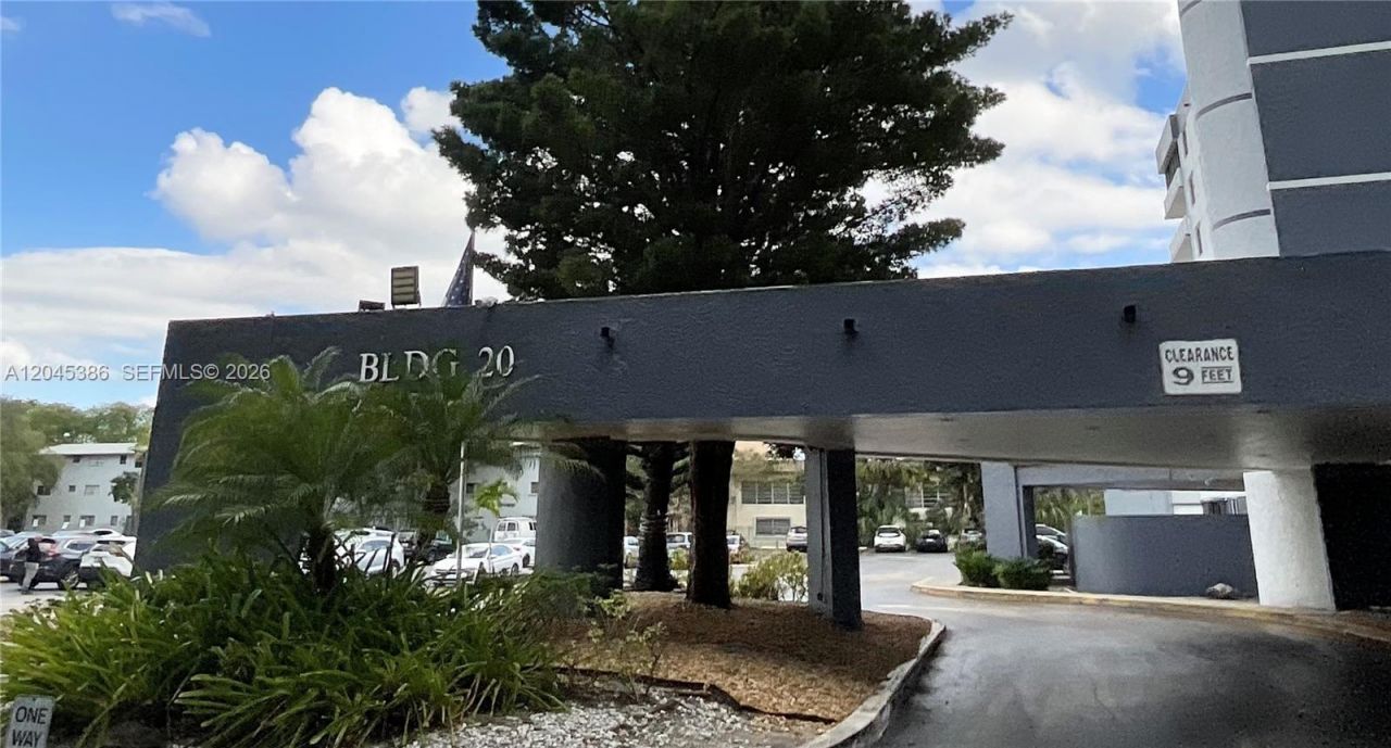 919 Hillcrest Dr , Unit 302, Hollywood, FL 33021 Photo