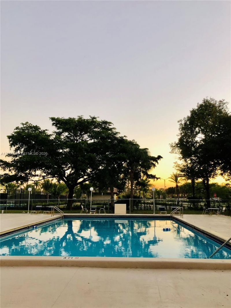 919 Hillcrest Dr , Unit 302, Hollywood, FL 33021 Photo