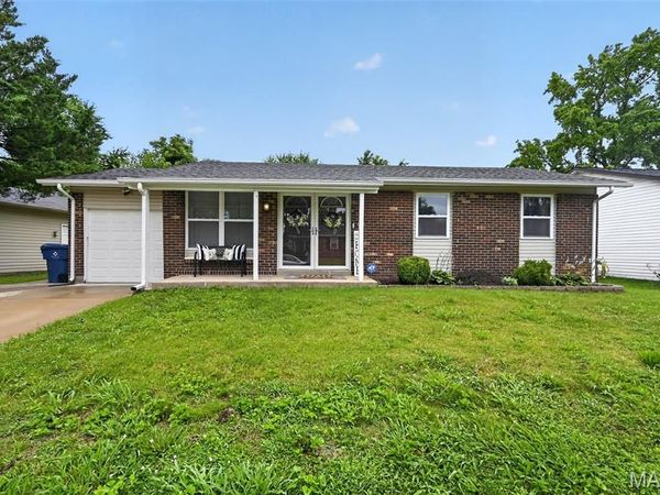 3027 Luxury Drive , Florissant, MO 63031
