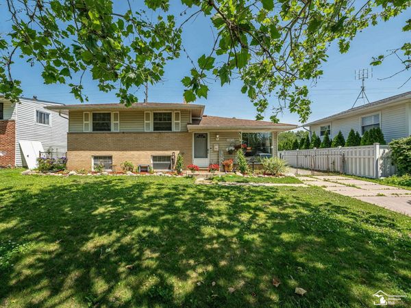 22452 Candace Street, Rockwood, MI 48173