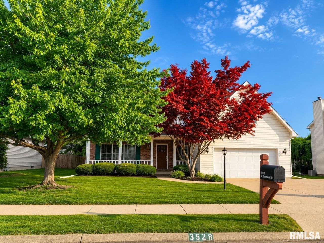 3528 W Brenwick Drive, Peoria, IL 61614 Main Photo