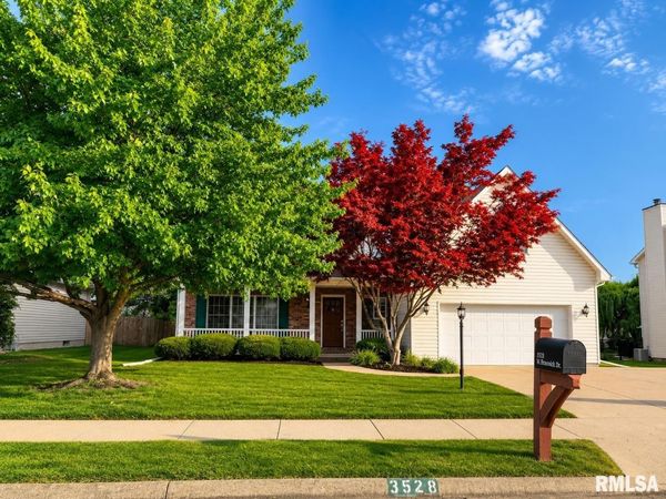 3528 W BRENWICK Drive, Peoria, IL 61614