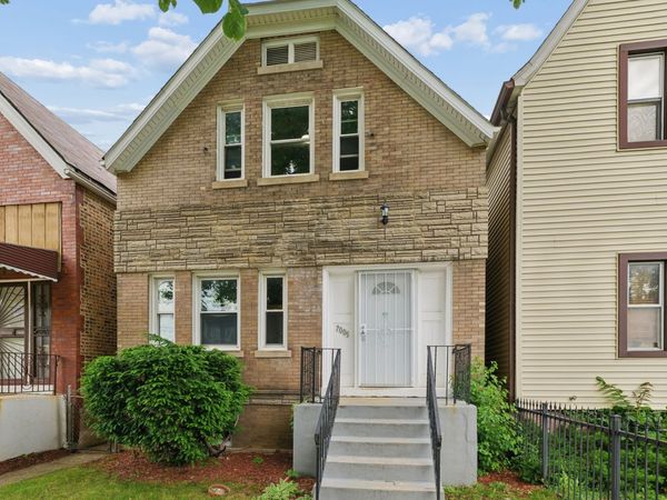 7005 S Eberhart Avenue , Chicago, IL 60637
