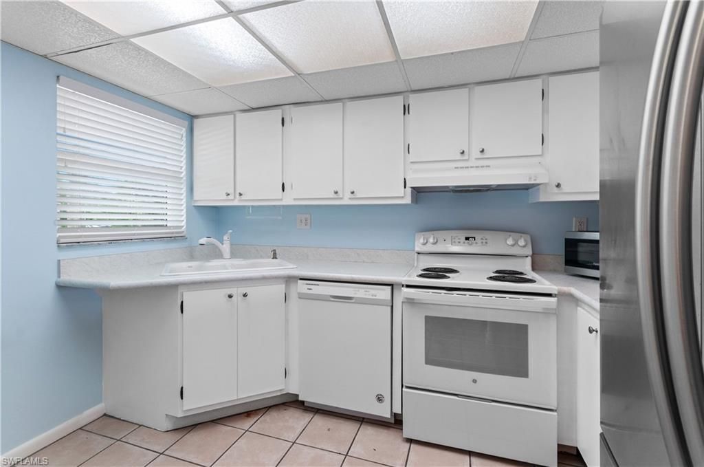 13 High Point Cir N, Unit 209, Naples, FL 34103 Photo