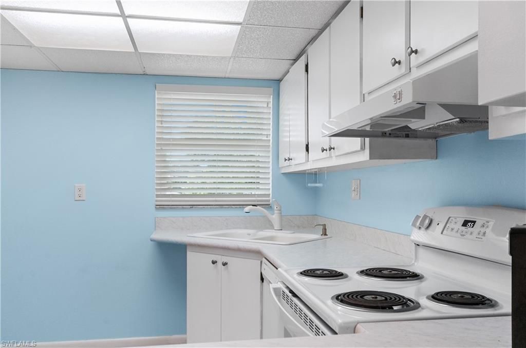 13 High Point Cir N, Unit 209, Naples, FL 34103 Photo