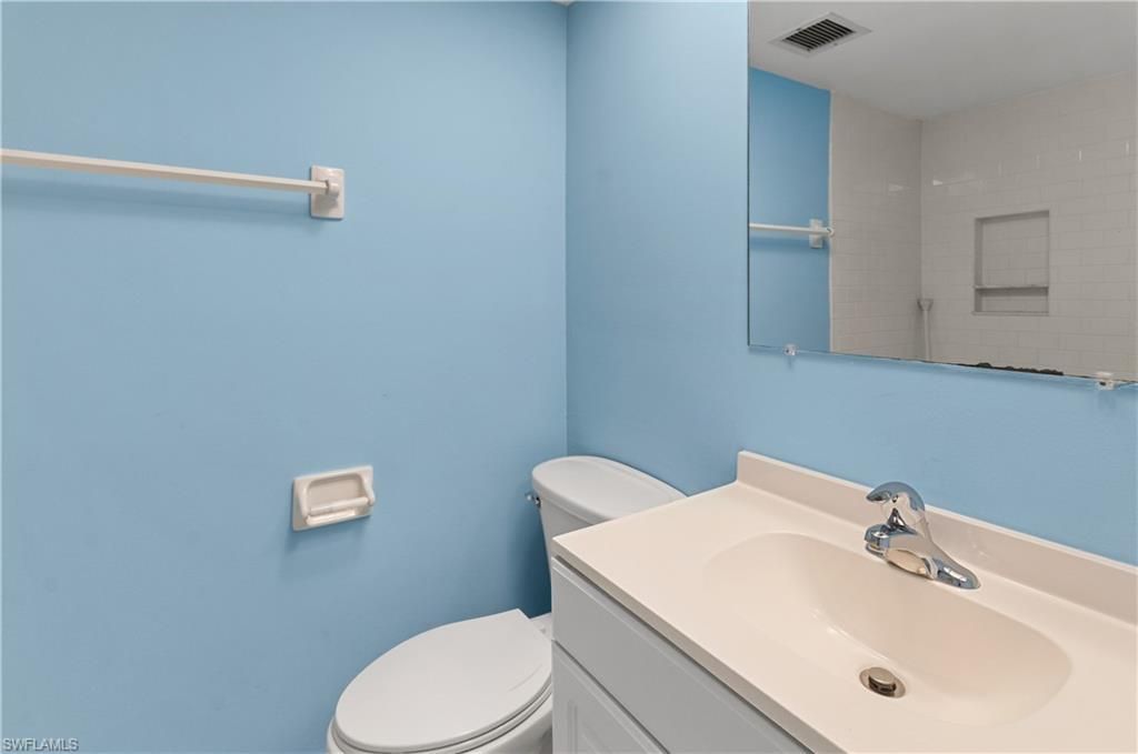 13 High Point Cir N, Unit 209, Naples, FL 34103 Photo