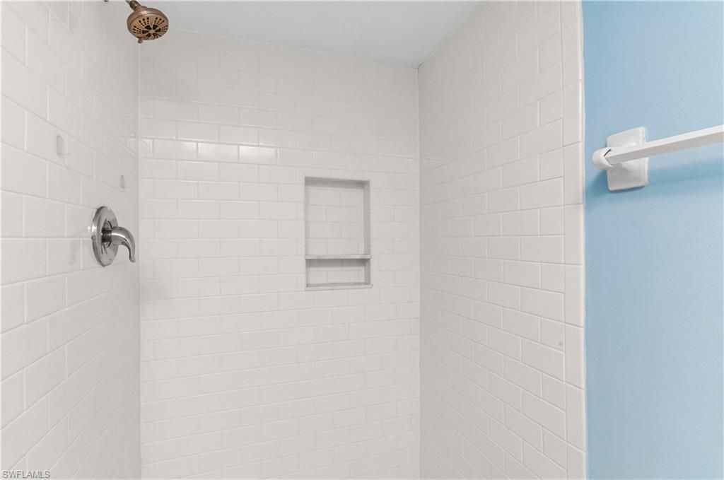 13 High Point Cir N, Unit 209, Naples, FL 34103 Photo
