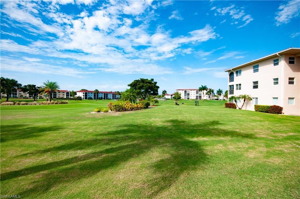 13 High Point Cir N, Unit 209, Naples, FL 34103 Photo