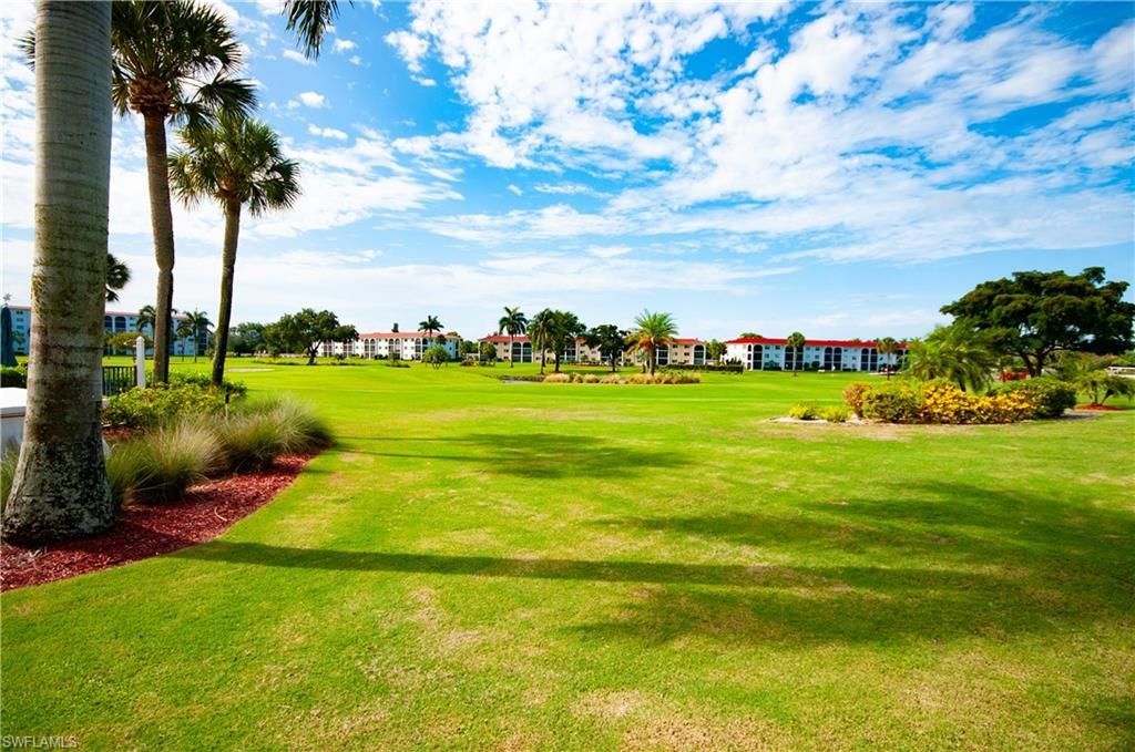 13 High Point Cir N, Unit 209, Naples, FL 34103 Photo