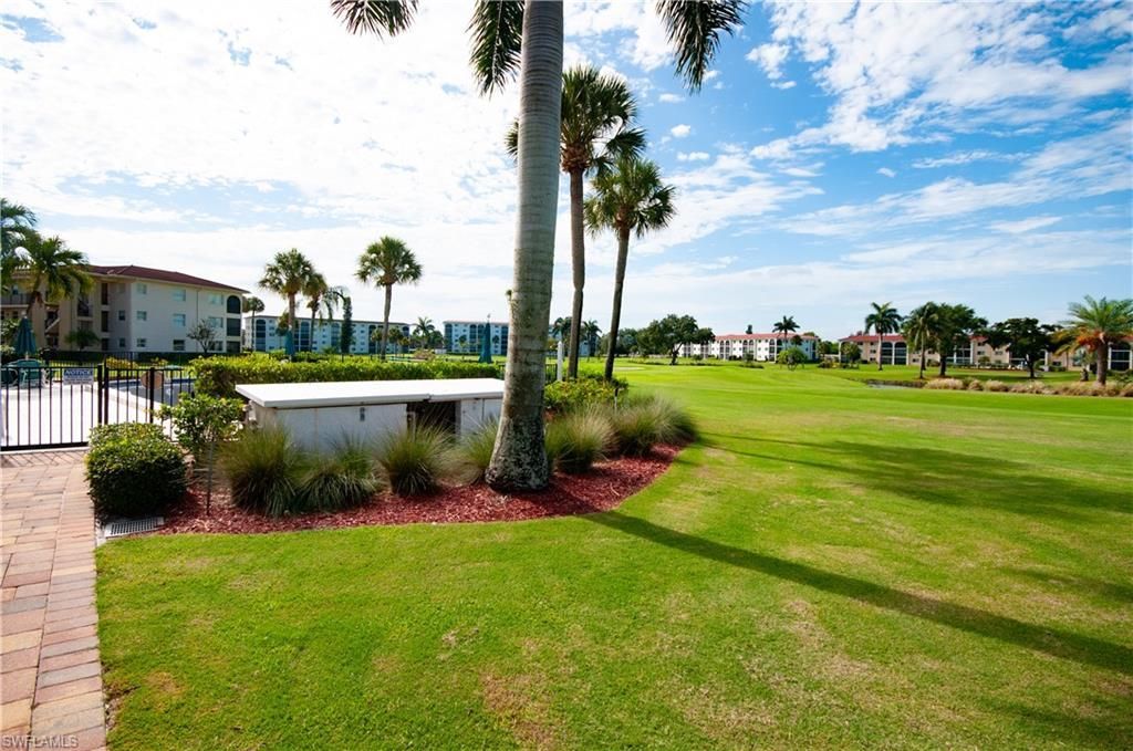 13 High Point Cir N, Unit 209, Naples, FL 34103 Photo