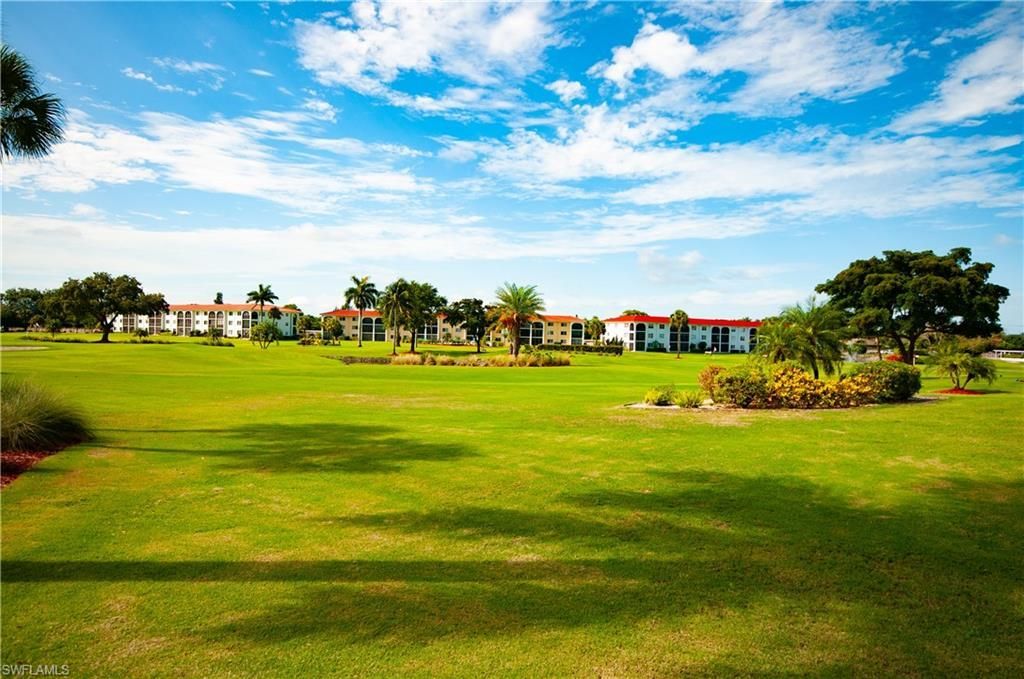 13 High Point Cir N, Unit 209, Naples, FL 34103 Photo