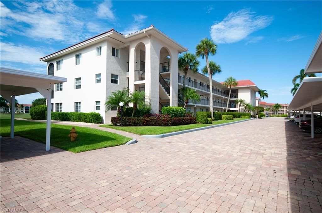 13 High Point Cir N, Unit 209, Naples, FL 34103 Photo