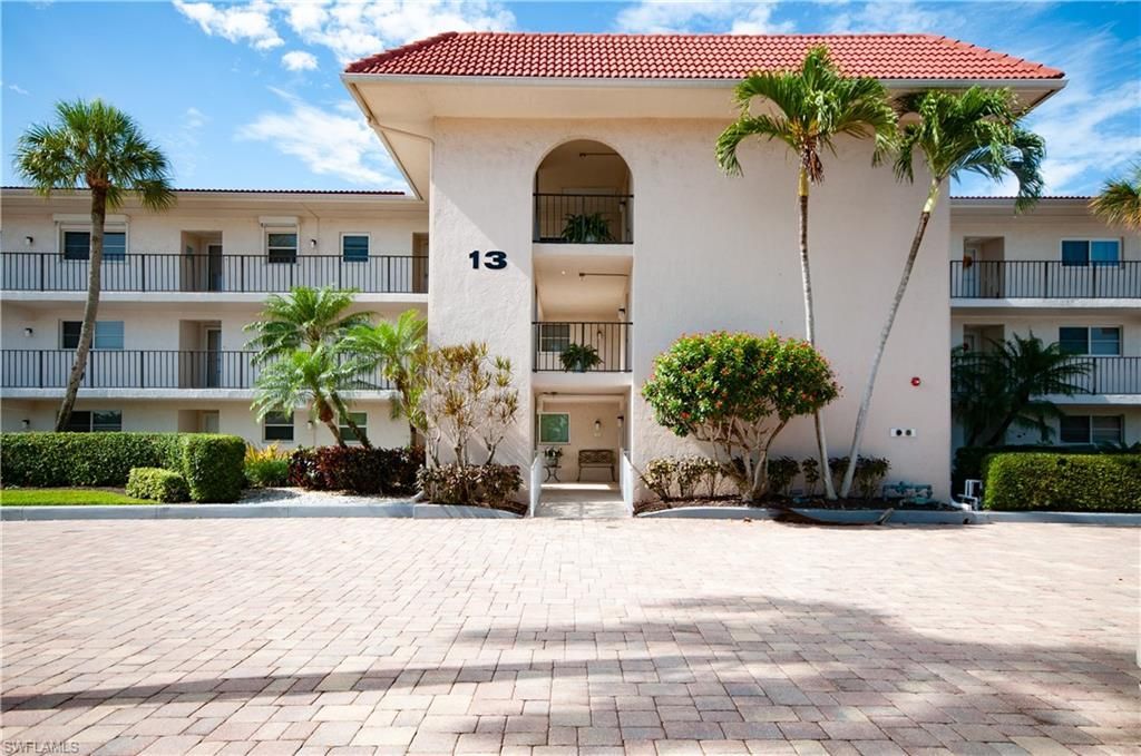13 High Point Cir N, Unit 209, Naples, FL 34103 Photo