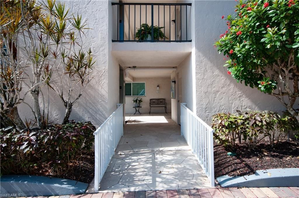13 High Point Cir N, Unit 209, Naples, FL 34103 Photo
