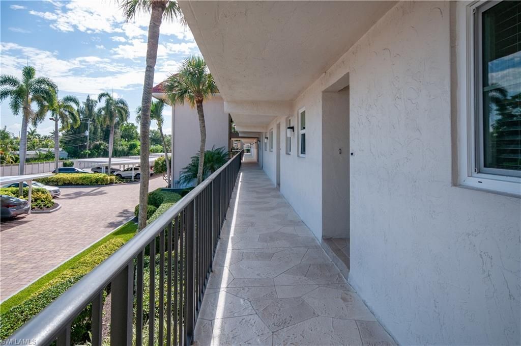 13 High Point Cir N, Unit 209, Naples, FL 34103 Photo