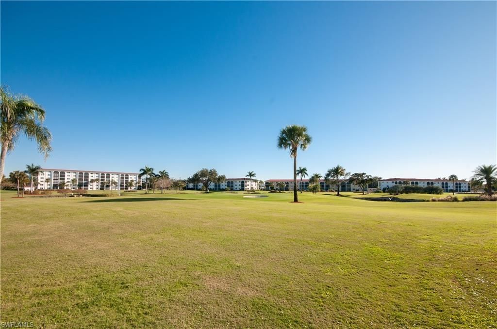 13 High Point Cir N, Unit 209, Naples, FL 34103 Photo