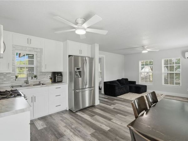 1407 N San Marcos Street , Seguin, TX 78155