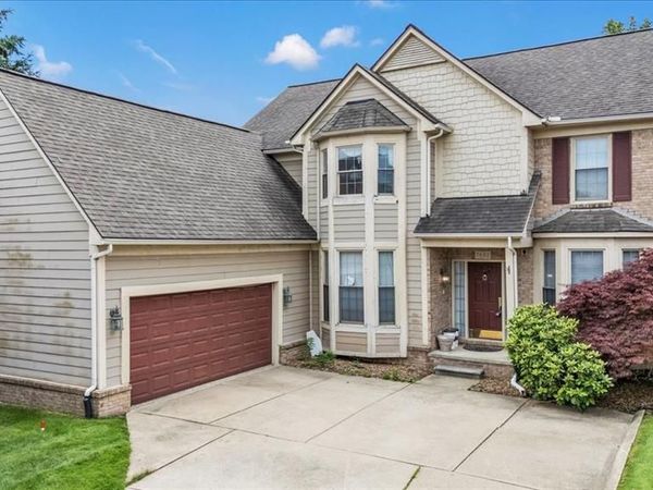 7882 Glacier Club Drive, Washington Twp, MI 48094