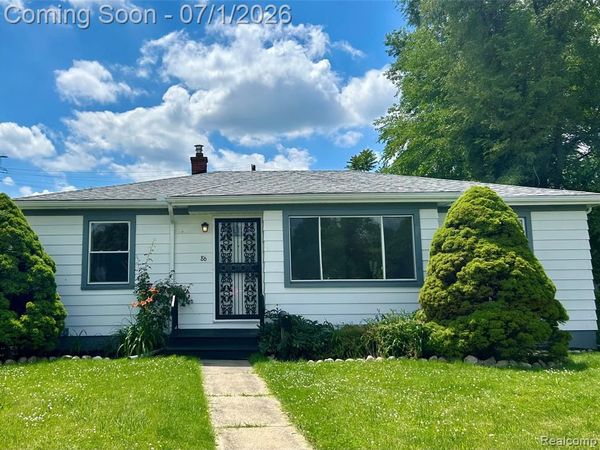 86 E Columbia Avenue, Pontiac, MI 48340