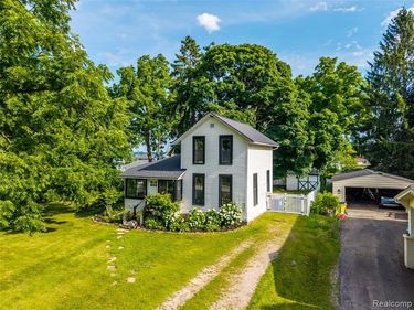 273 W Walled Lake Drive, Walled Lake, MI 48390