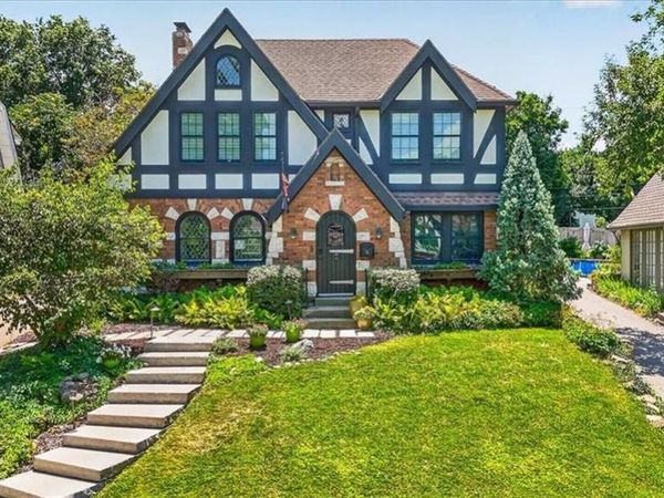 31 W Winthrope Road, Kansas City, MO 64113