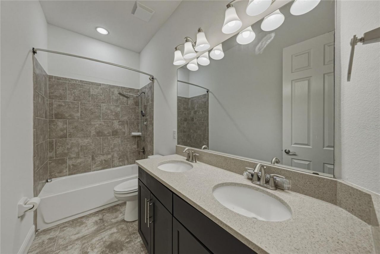 5904 Shell Ridge Drive , Lithia, FL 33547 Photo
