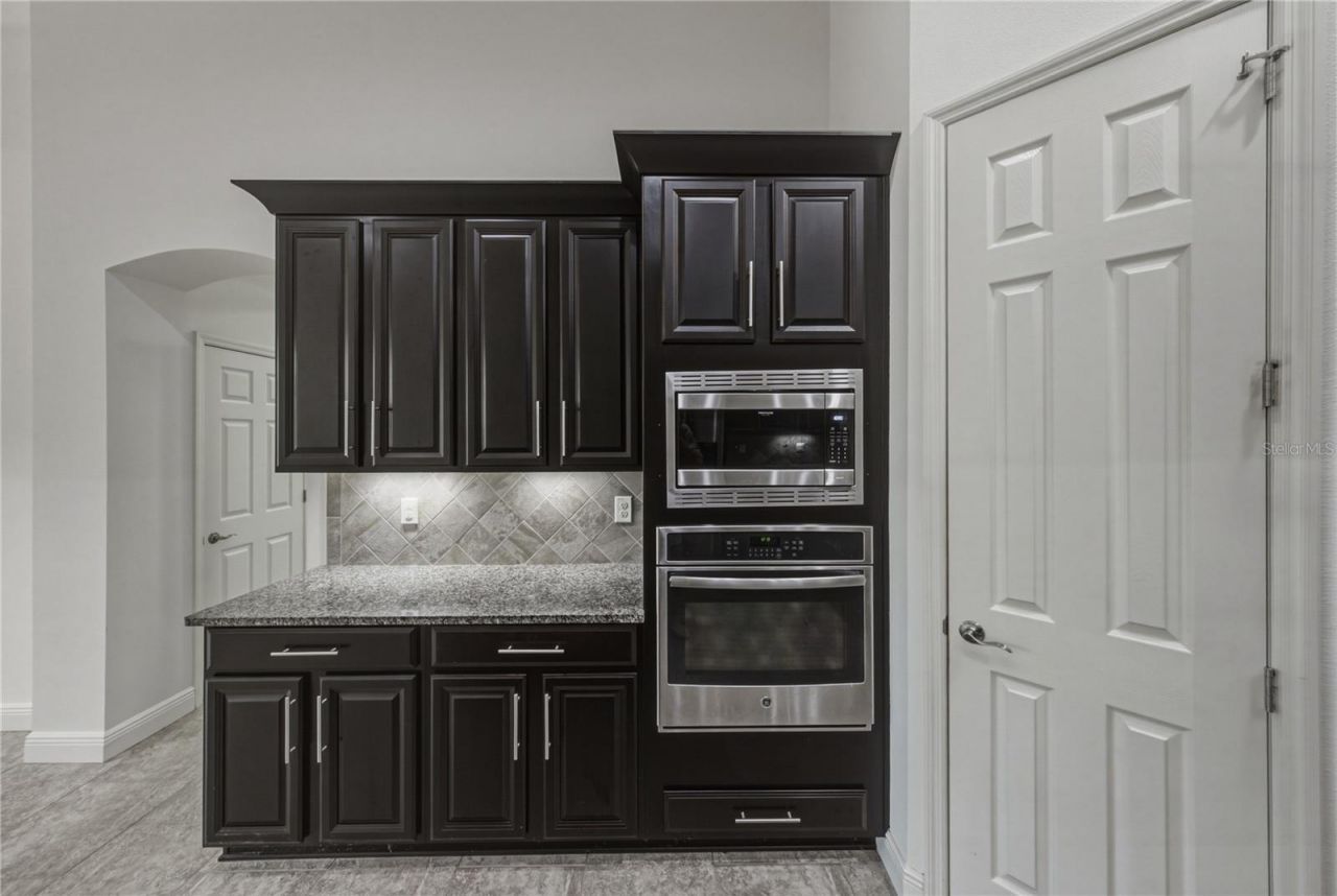 5904 Shell Ridge Drive , Lithia, FL 33547 Photo