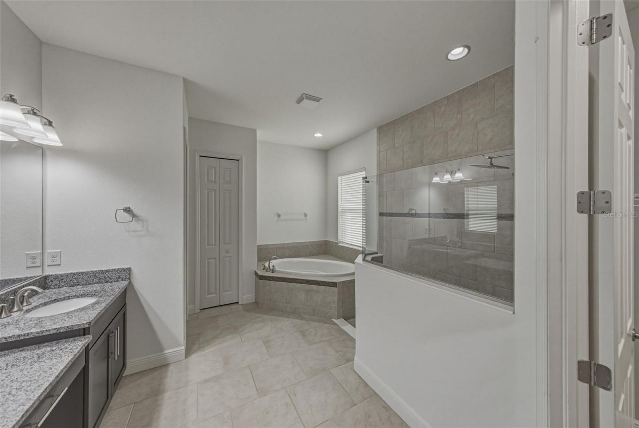 5904 Shell Ridge Drive , Lithia, FL 33547 Photo