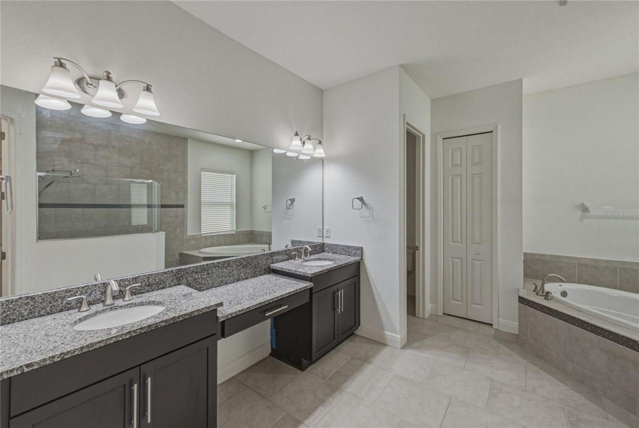 5904 Shell Ridge Drive , Lithia, FL 33547 Photo