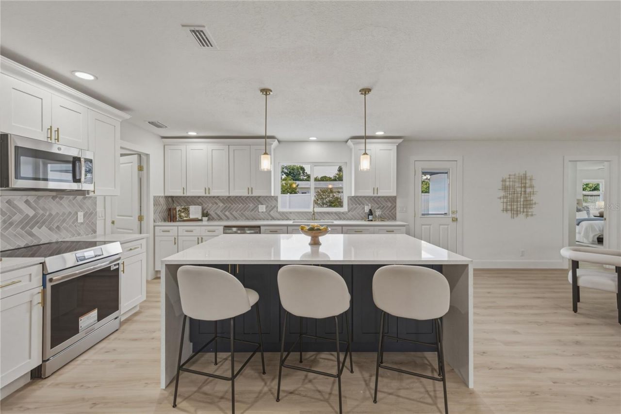 3810 18th Avenue W, Bradenton, FL 34205 Photo