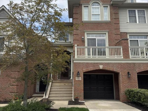 37572 Newburgh Park Circle, Unit 33, Livonia, MI 48152