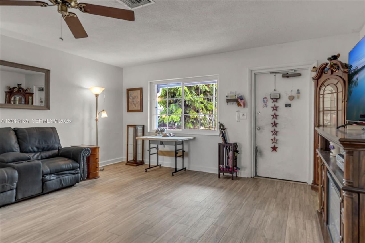 6145 Hayes St, Hollywood, FL 33024 Photo
