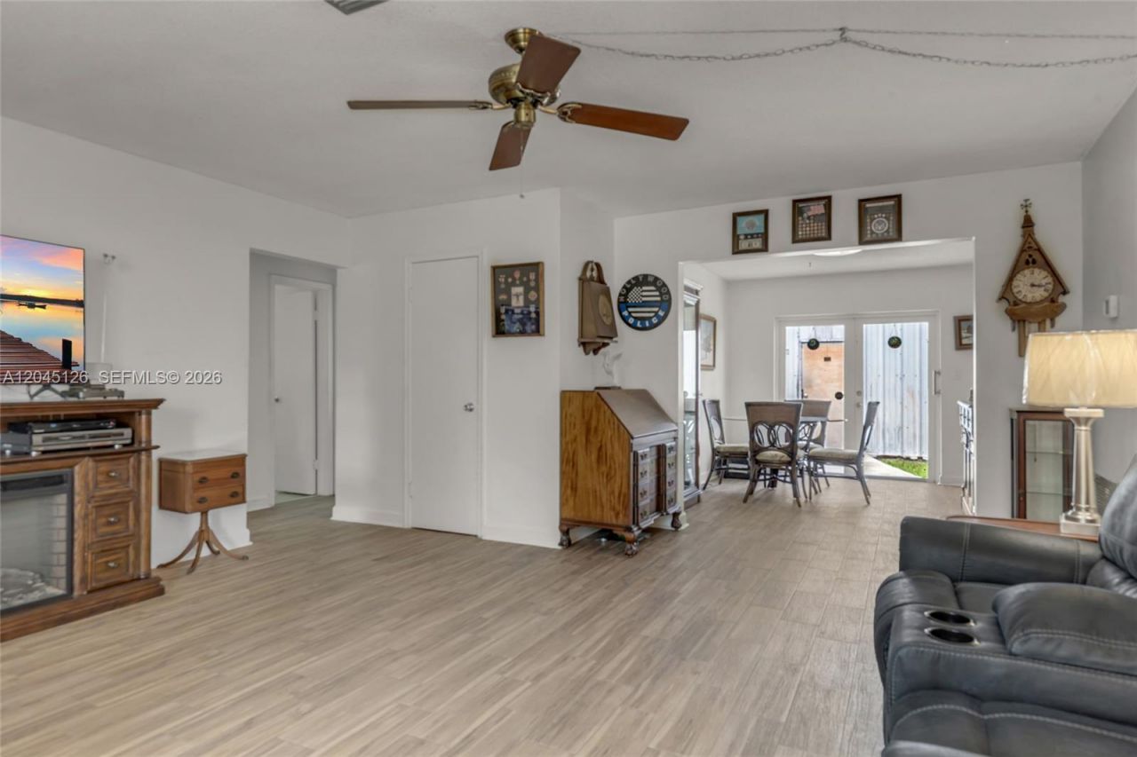 6145 Hayes St, Hollywood, FL 33024 Photo