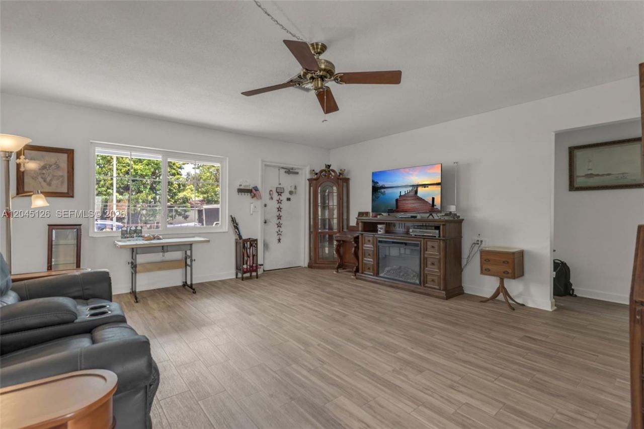 6145 Hayes St, Hollywood, FL 33024 Photo