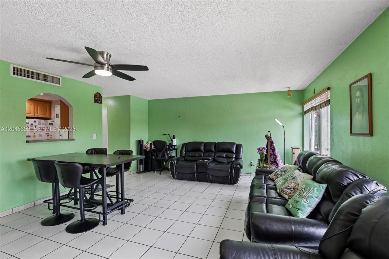 1300 W 53rd St, Unit 25, Hialeah, FL 33012 Photo