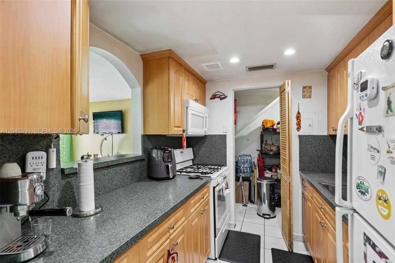1300 W 53rd St, Unit 25, Hialeah, FL 33012 Photo