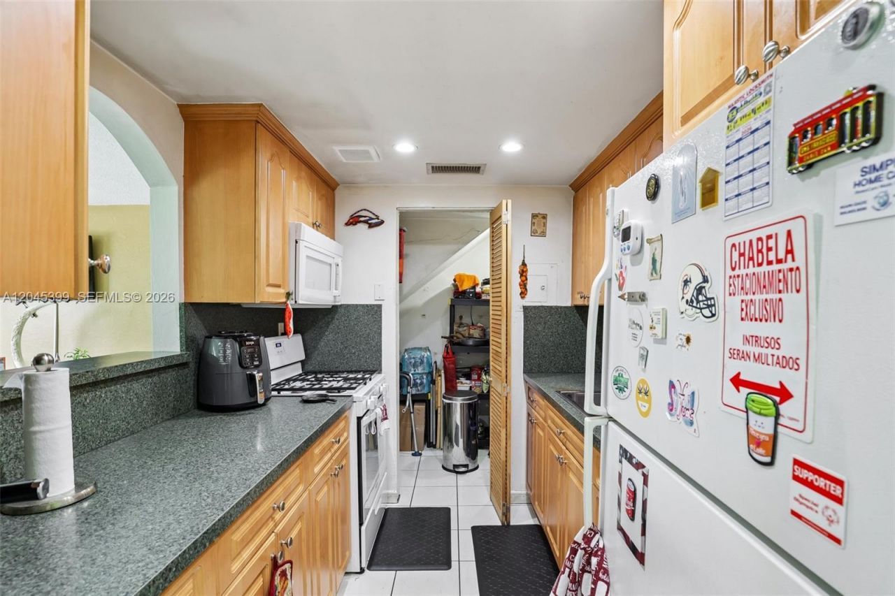 1300 W 53rd St, Unit 25, Hialeah, FL 33012 Photo