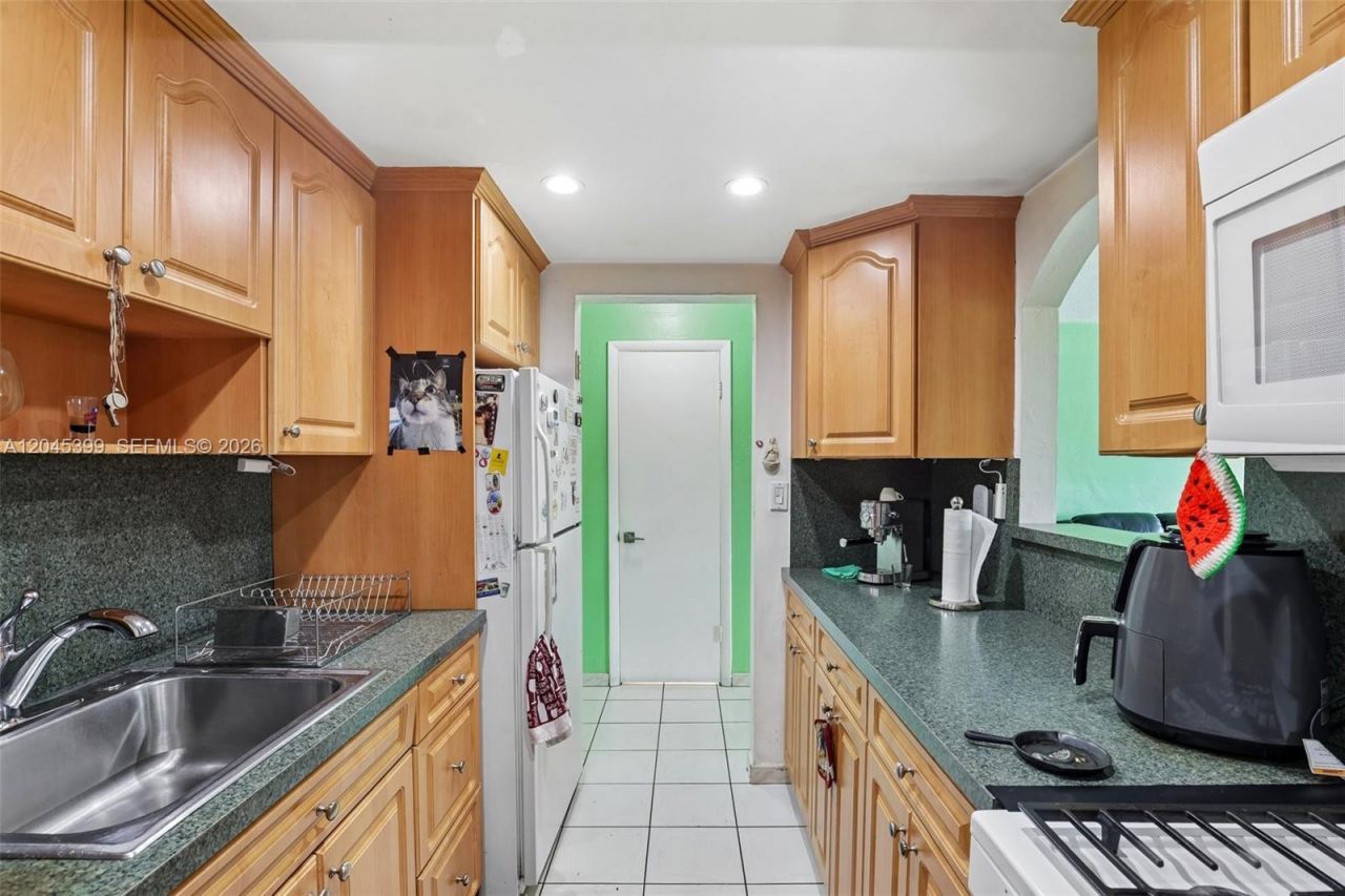 1300 W 53rd St, Unit 25, Hialeah, FL 33012 Photo