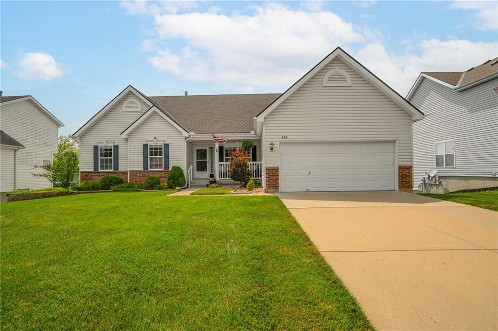 908 Glendale Road, Liberty, MO 64068 Main Photo