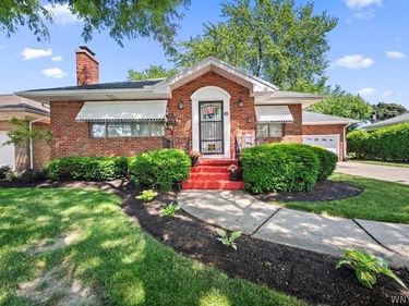 35 Calderwood Drive, Buffalo, NY 14215