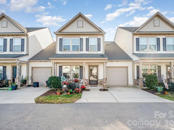 104 Blackstone Court , Statesville, NC 28677
