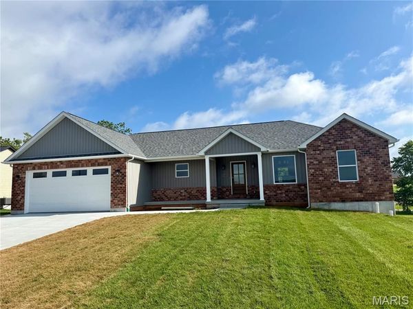 825 Barclay Drive, Farmington, MO 63640