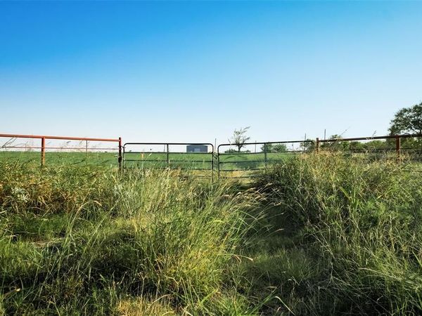 4738 Fm 85 , Ennis, TX 75119