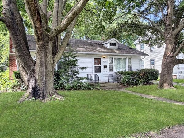 807 E Illinois Street , Freeport, IL 61032
