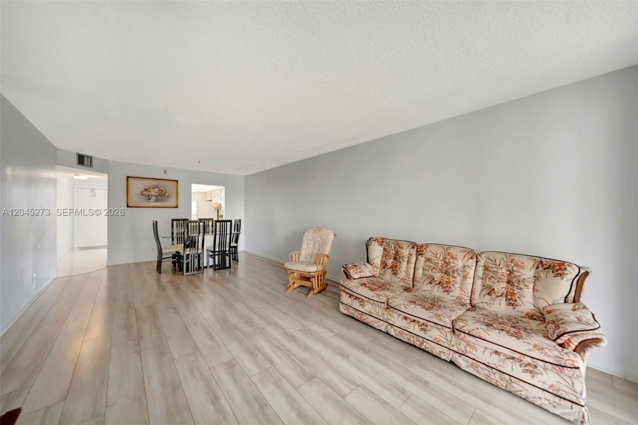 2571 Aragon Blvd, Unit 220, Sunrise, FL 33322 Photo