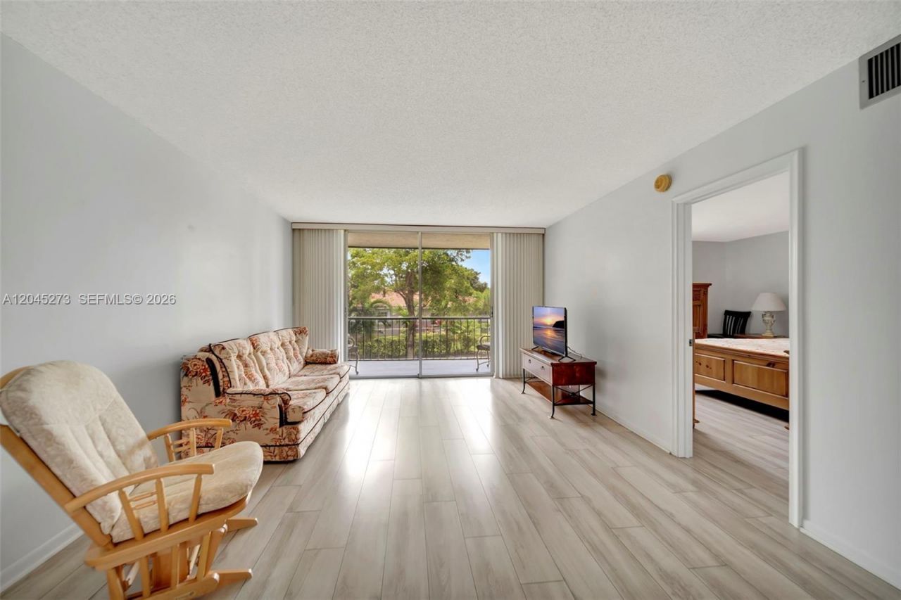 2571 Aragon Blvd, Unit 220, Sunrise, FL 33322 Photo