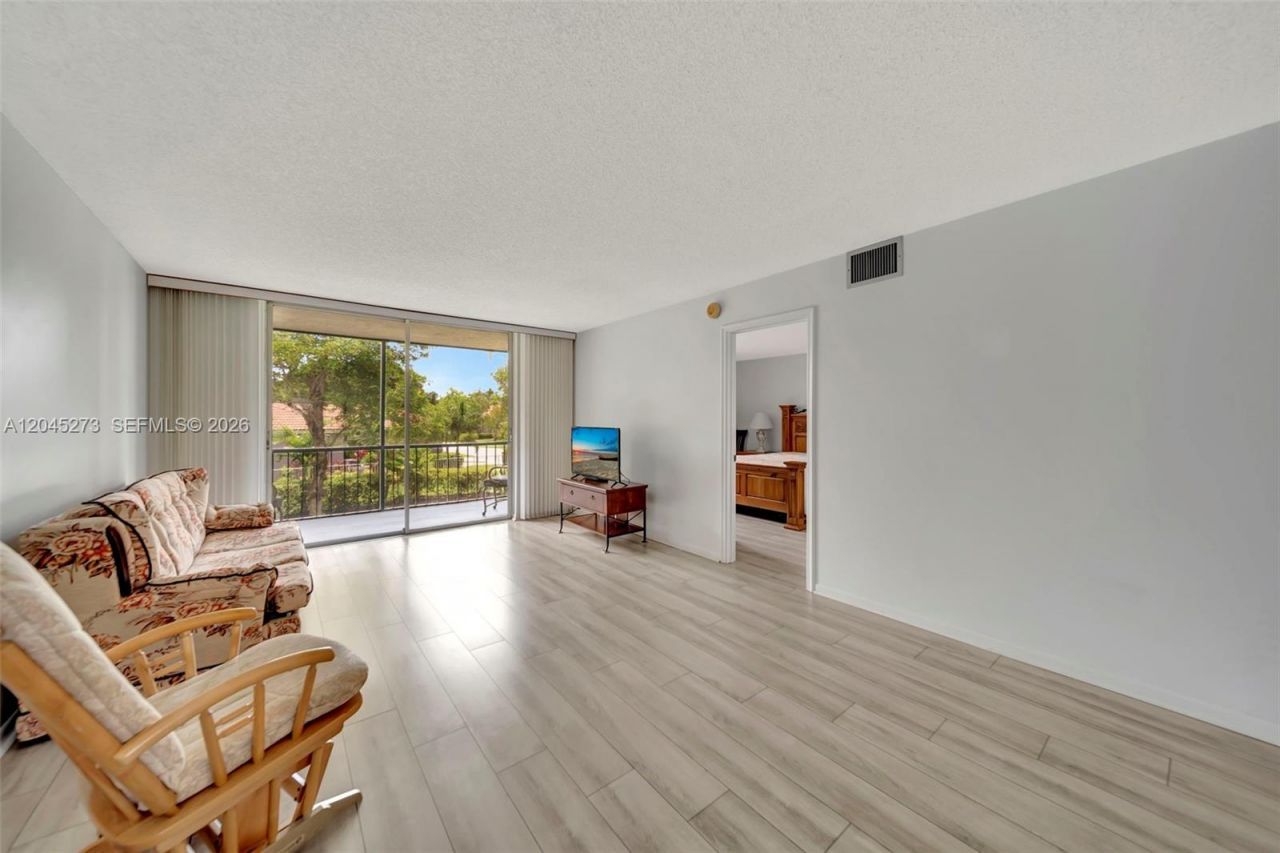 2571 Aragon Blvd, Unit 220, Sunrise, FL 33322 Photo